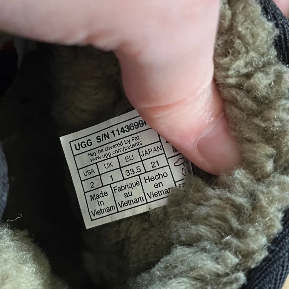 UGG classic mini